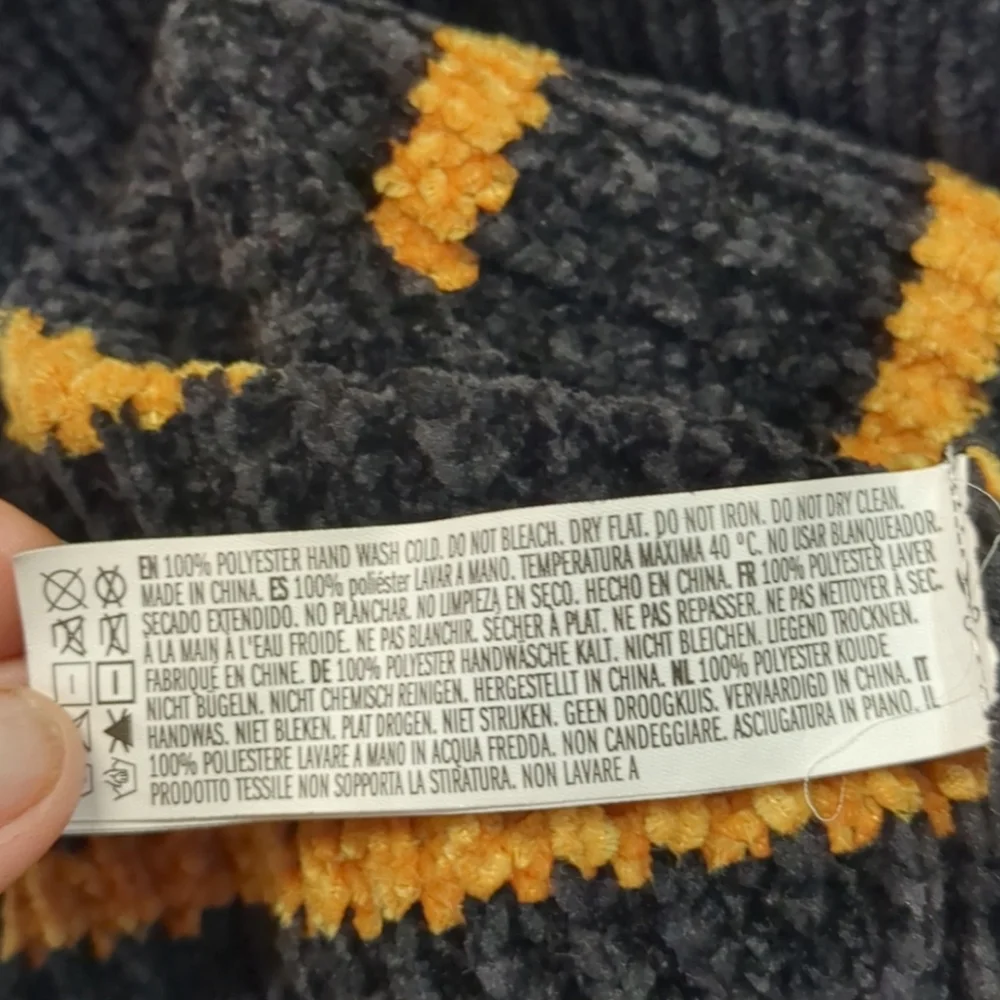 Forever 21 Black and Gold Striped Crew Neck Sweater - Picture 4 of 4